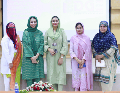Dr Maryam speaking during DHUS event — photo 6